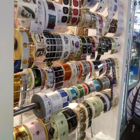 Самоклеящиеся этикетки в рулонах